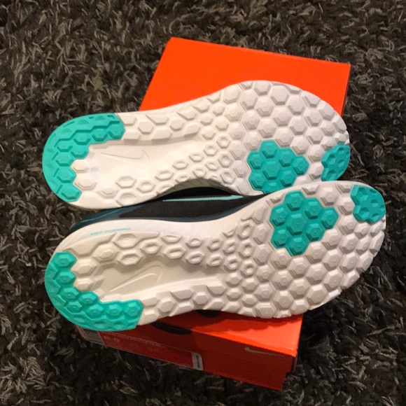 Women’s Nike FS Lite Run 4 - Picture 2 of 5